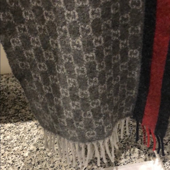 Gucci authentic scarf - Picture 2 of 4